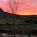 L'alba sulla Valmarecchia, il sole sale dietro Maioletto - foto di Daniele Suzzi